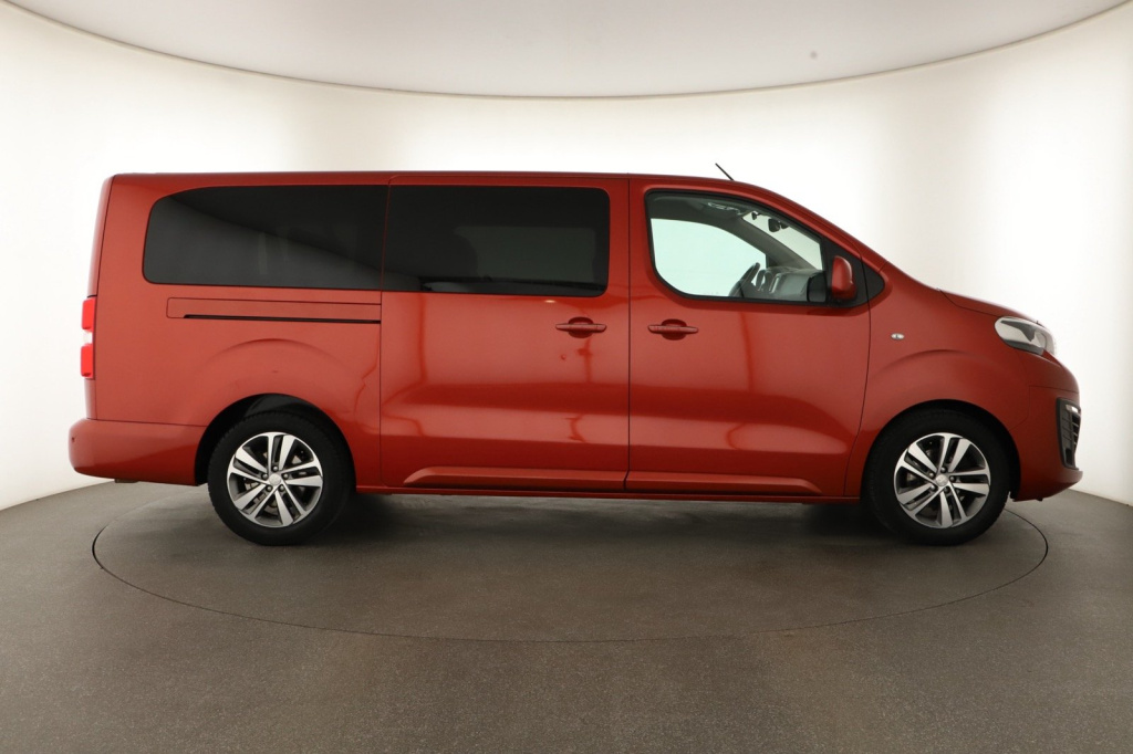 Peugeot Traveller