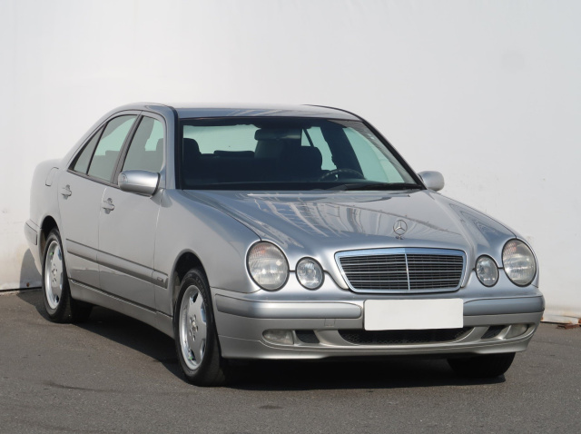 Mercedes-Benz E 2000
