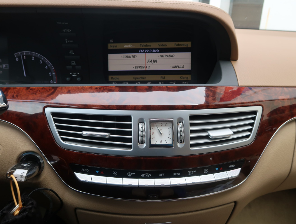 Mercedes-Benz S