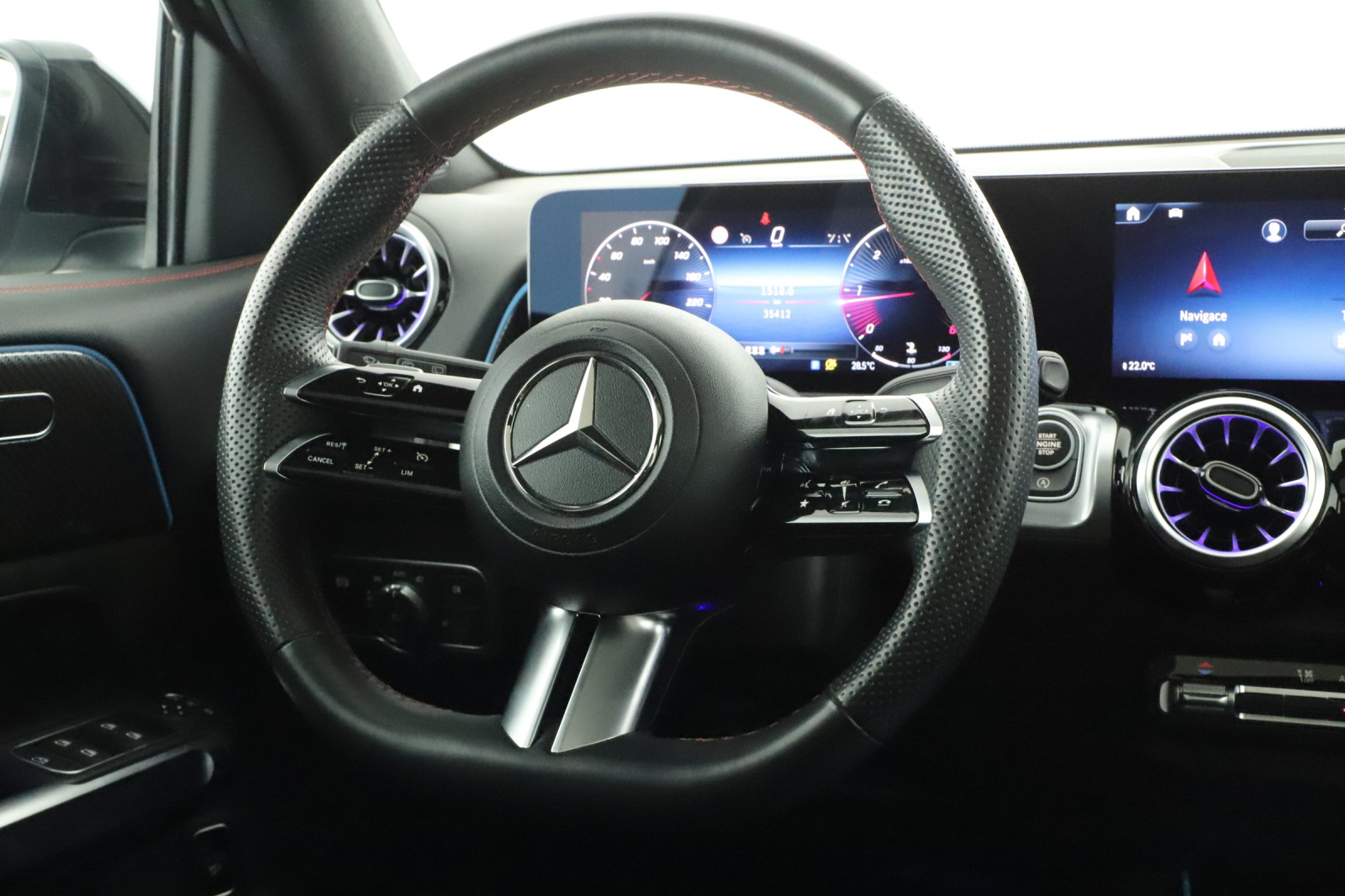 Mercedes-Benz GLB - 2024