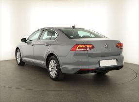 Volkswagen Passat - 2022