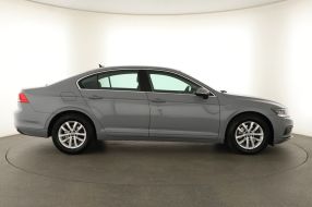 Volkswagen Passat - 2022