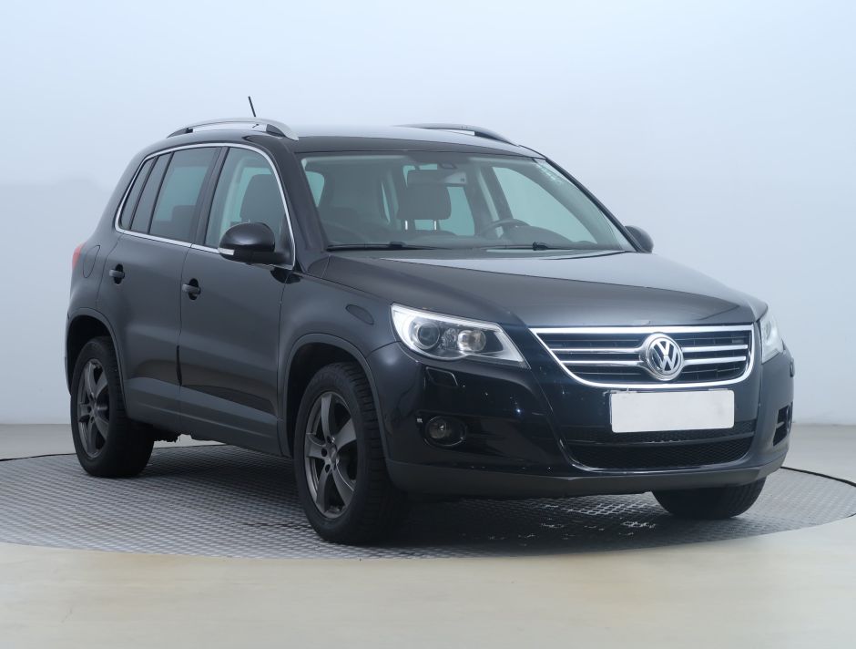 Volkswagen Tiguan - 2011