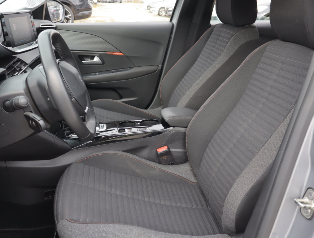Peugeot e-208