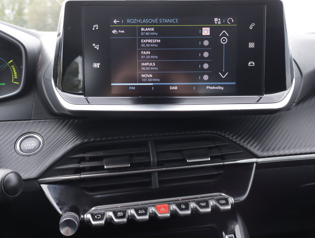 Peugeot e-208