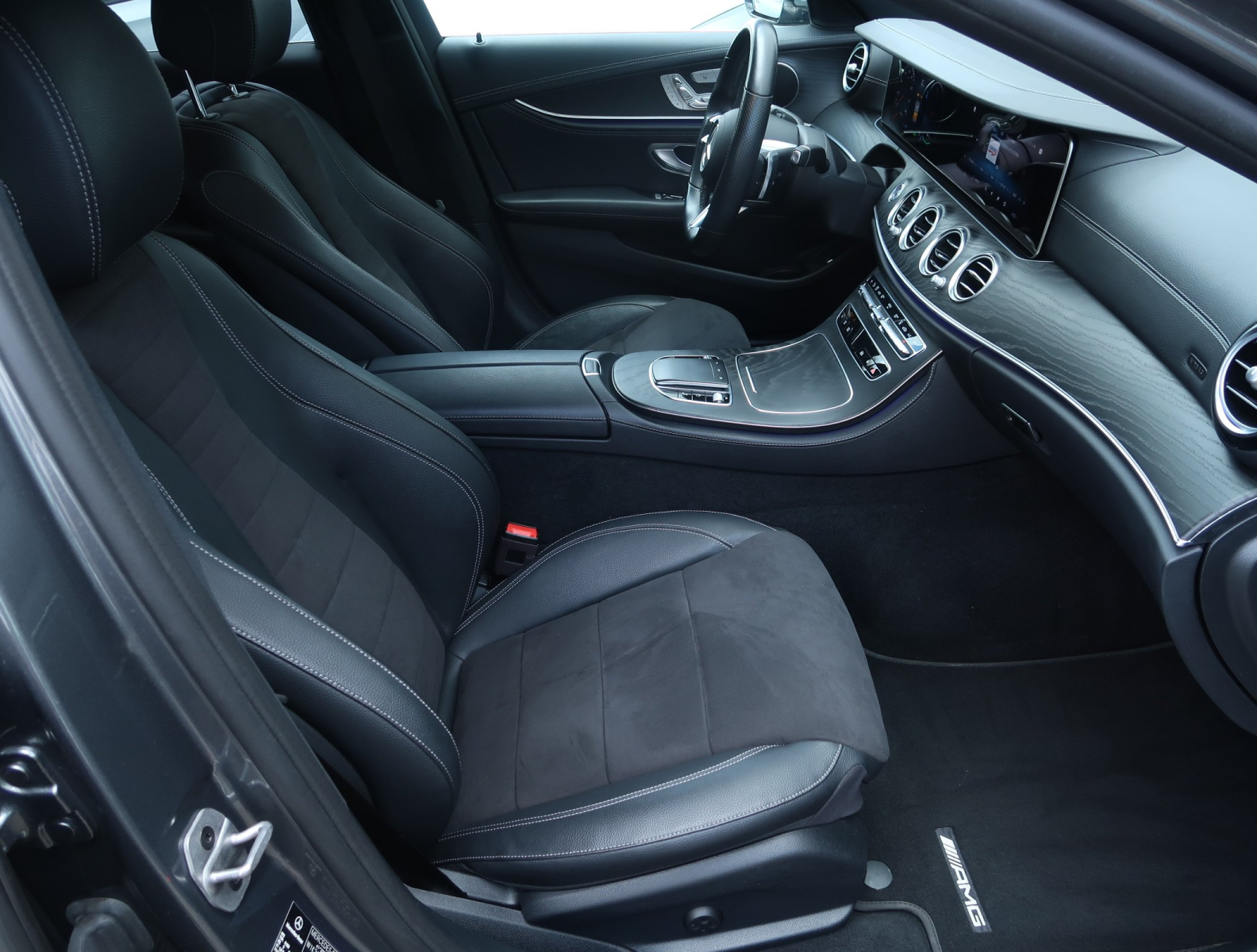 Mercedes-Benz E - 2022