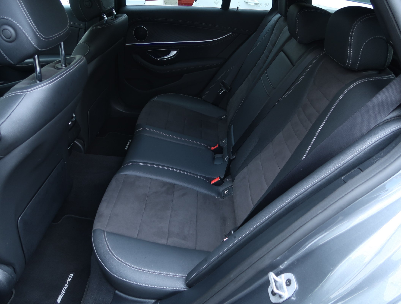 Mercedes-Benz E - 2022