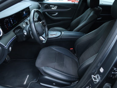 Mercedes-Benz E - 2022