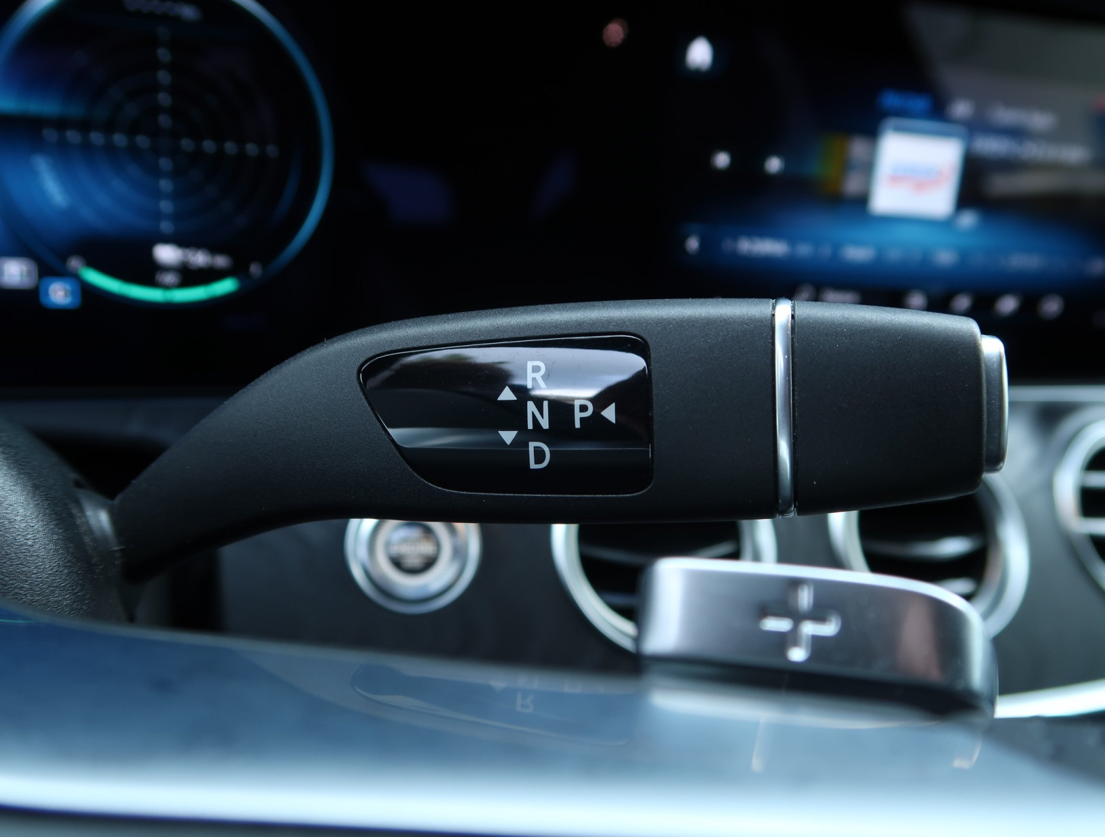 Mercedes-Benz E - 2022