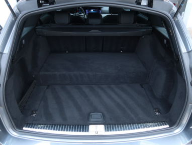 Mercedes-Benz E - 2022