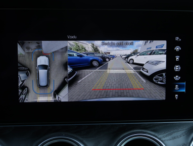 Mercedes-Benz E - 2022