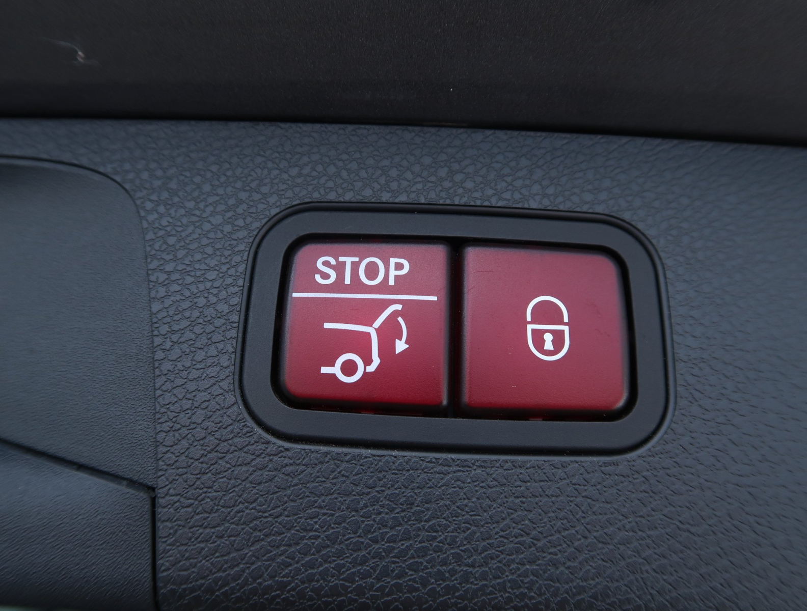 Mercedes-Benz E - 2022