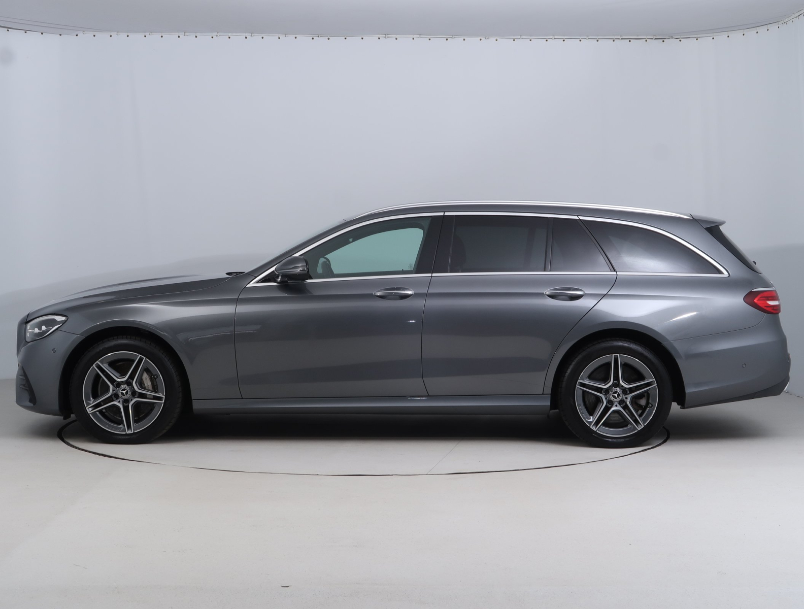 Mercedes-Benz E - 2022