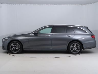 Mercedes-Benz E - 2022