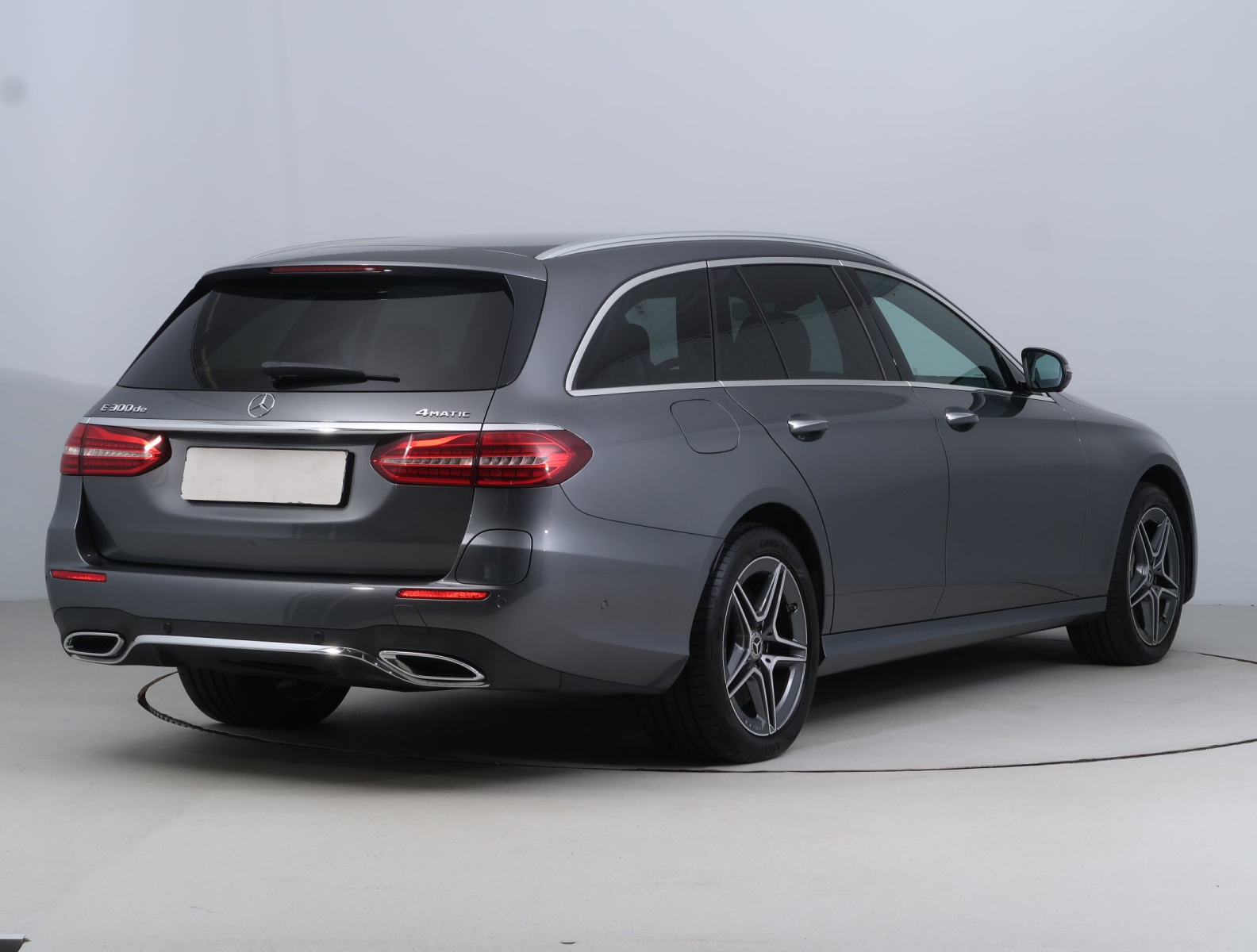 Mercedes-Benz E - 2022