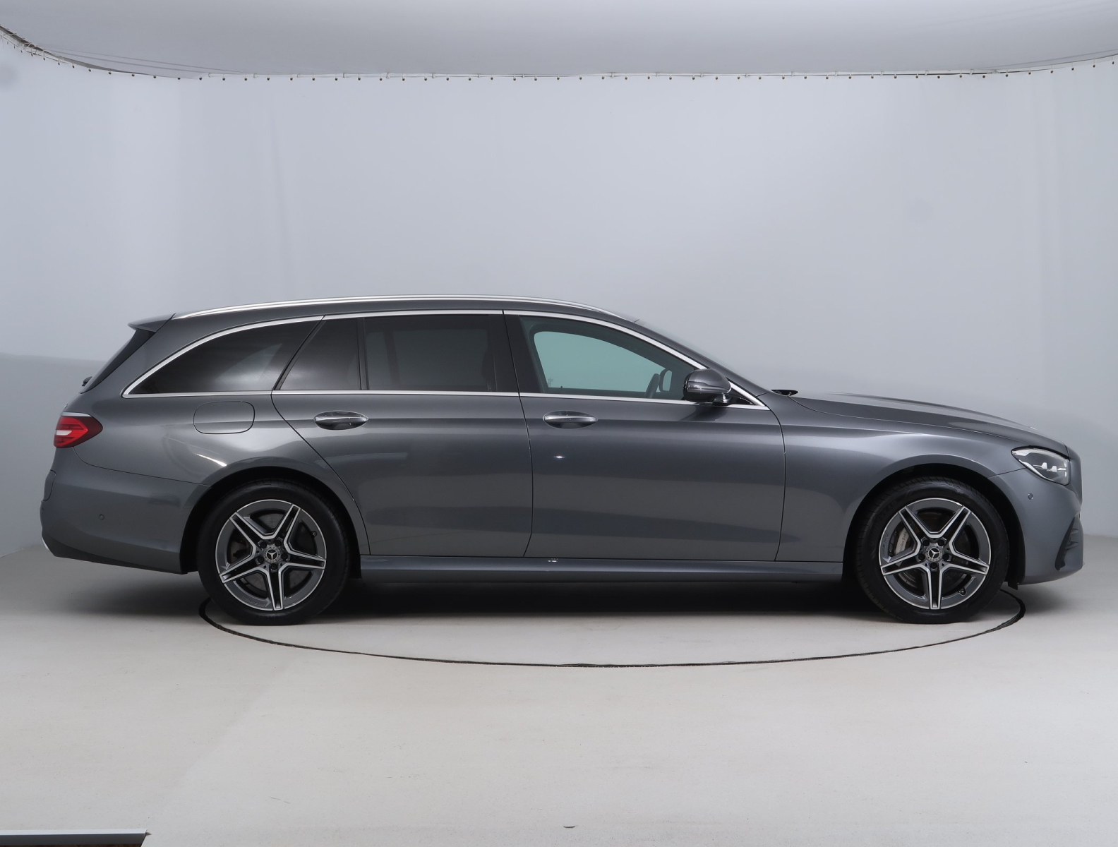 Mercedes-Benz E - 2022