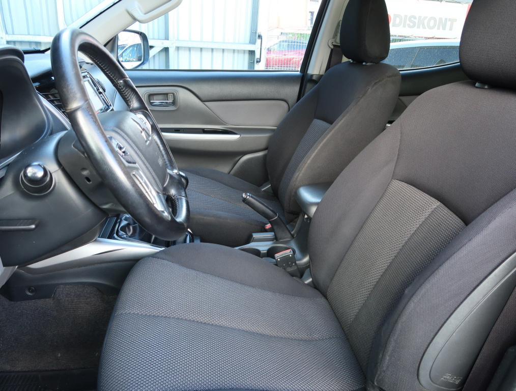 Mitsubishi L200
