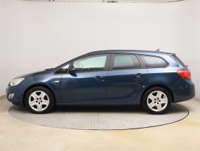 Opel Astra - 2011