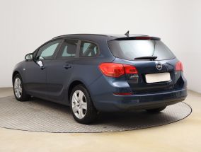 Opel Astra - 2011