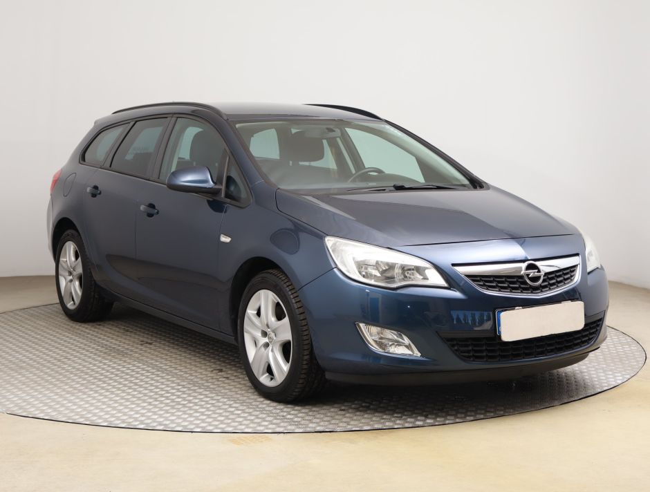 Opel Astra - 2011