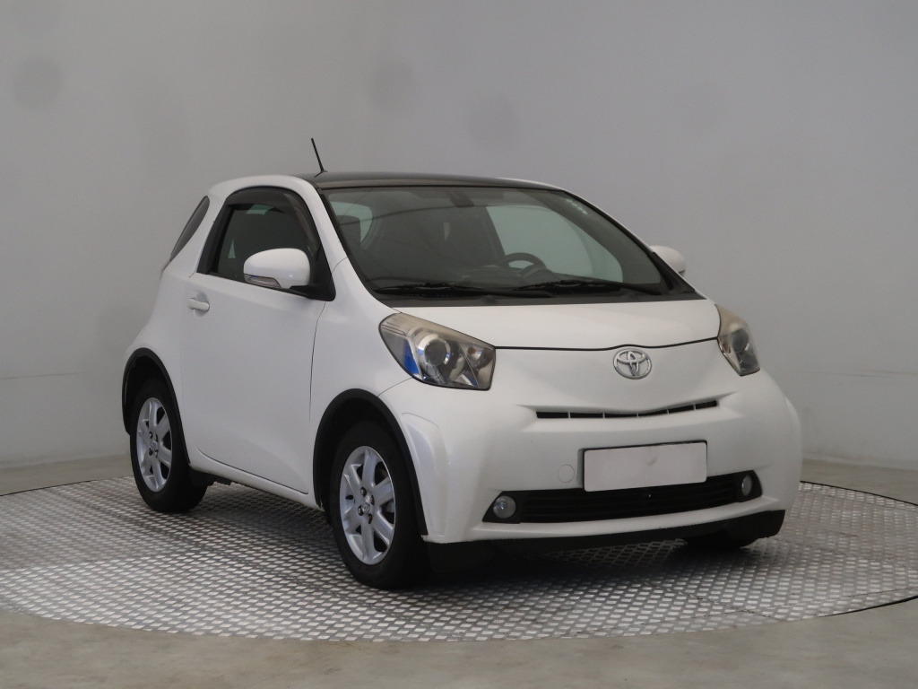 Toyota iQ