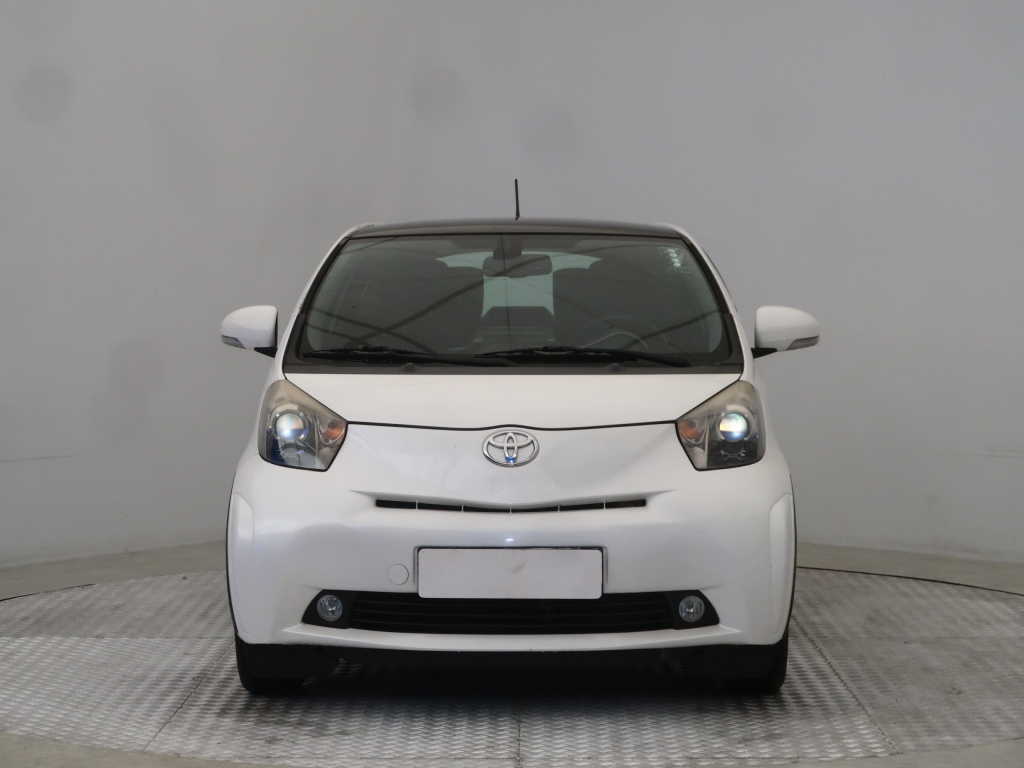 Toyota iQ