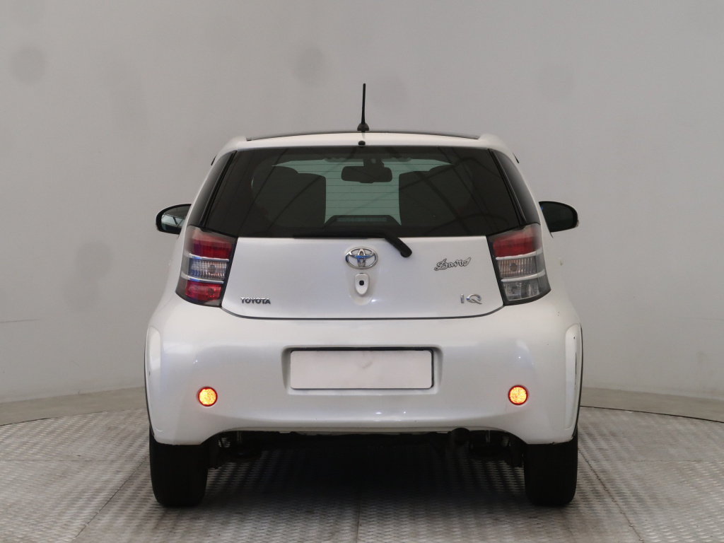 Toyota iQ