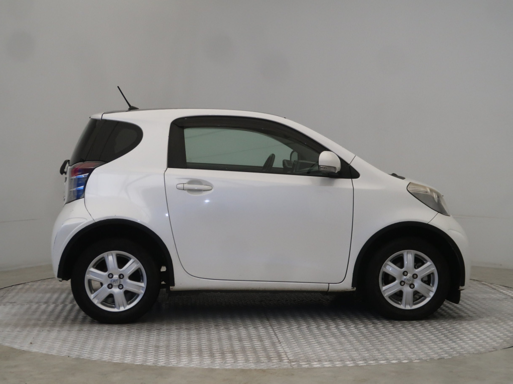 Toyota iQ
