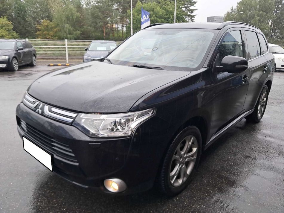 Mitsubishi Outlander - 2013