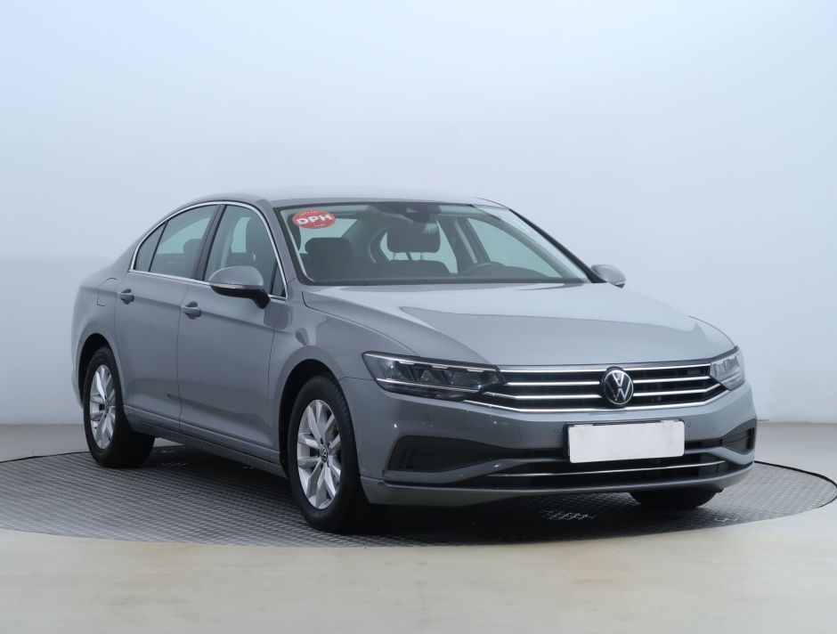 Volkswagen Passat - 2022