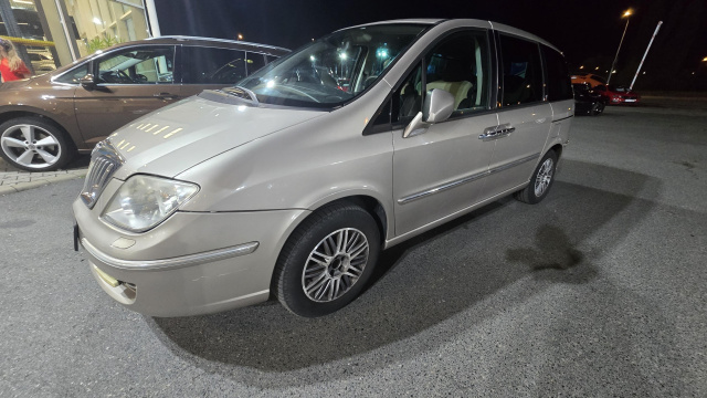 Lancia Phedra 2010