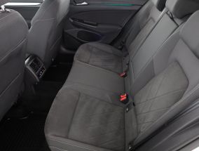 Volkswagen Golf - 2021