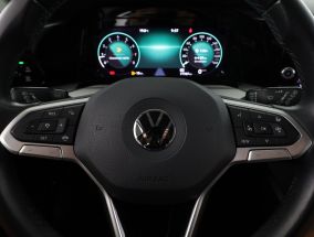 Volkswagen Golf - 2021