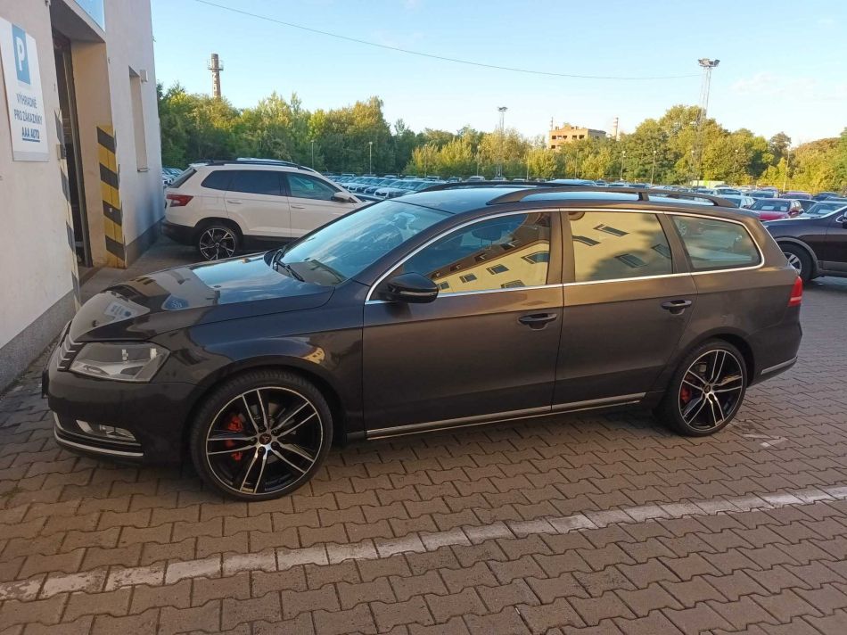 Volkswagen Passat - 2011