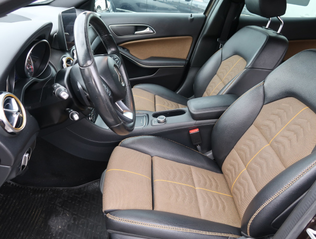 Mercedes-Benz GLA 200 d 4MATIC