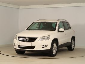 Volkswagen Tiguan - 2011