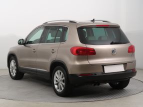 Volkswagen Tiguan - 2012
