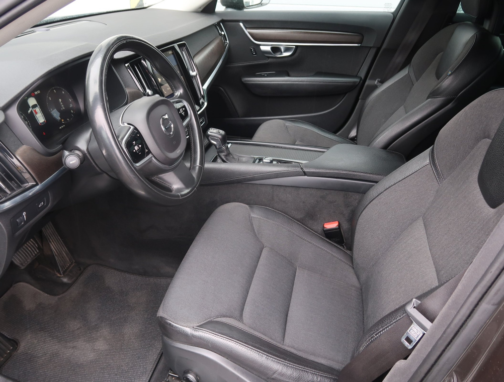 Volvo V90 Cross Country