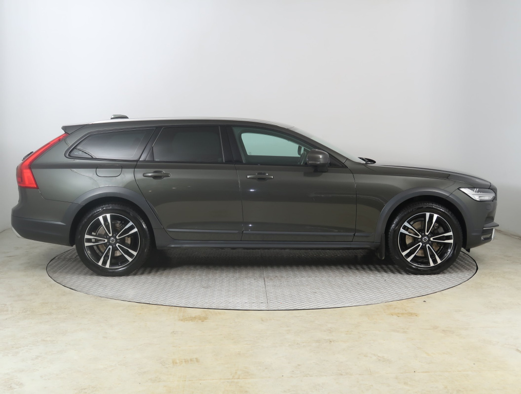 Volvo V90 Cross Country