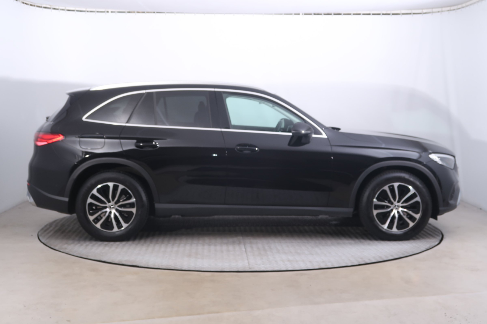 Mercedes-Benz GLC - 2023