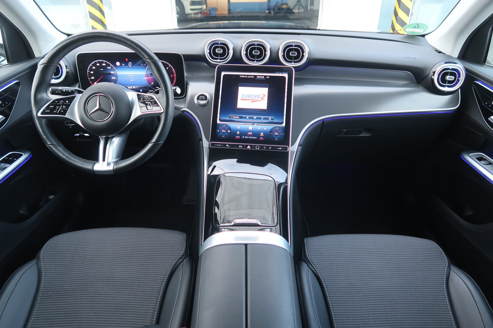 Mercedes-Benz GLC - 2023