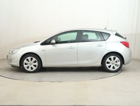 Opel Astra - 2012
