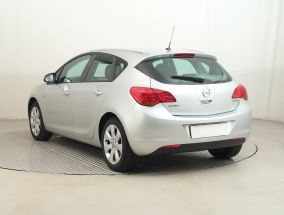 Opel Astra - 2012