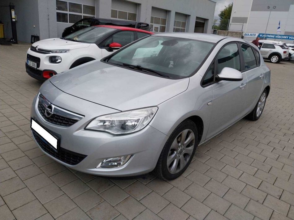 Opel Astra - 2012