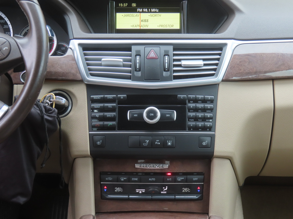 Mercedes-Benz E