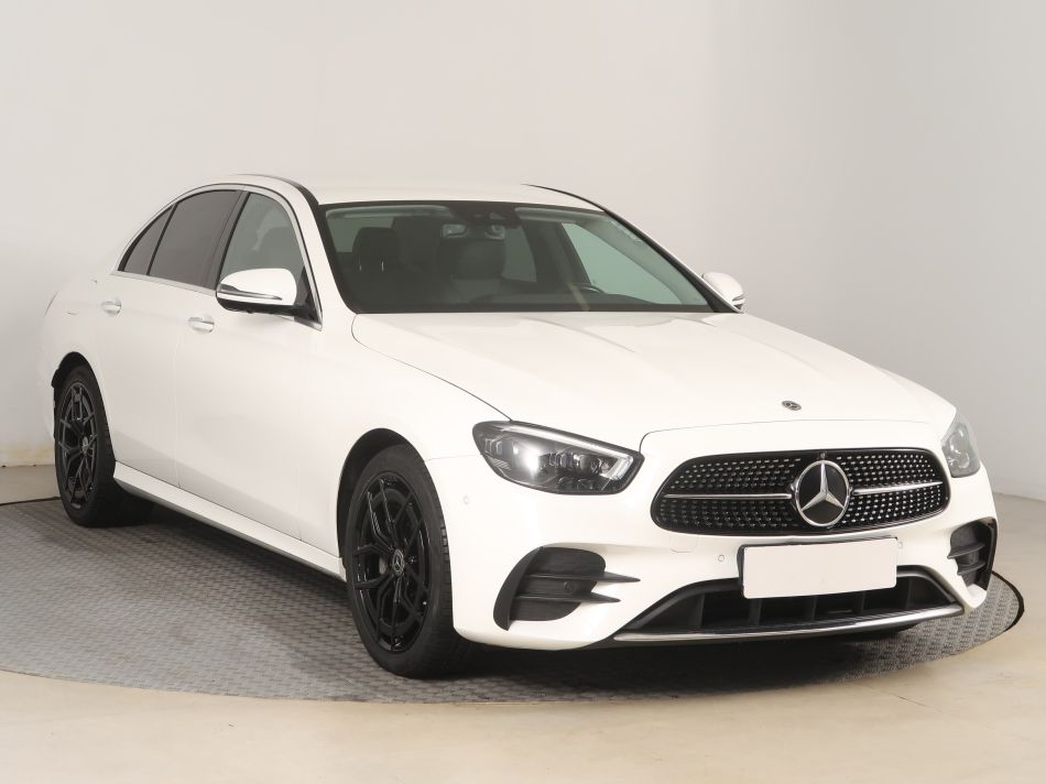 Mercedes-Benz E - 2021