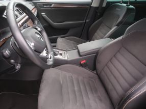 Škoda Superb - 2023