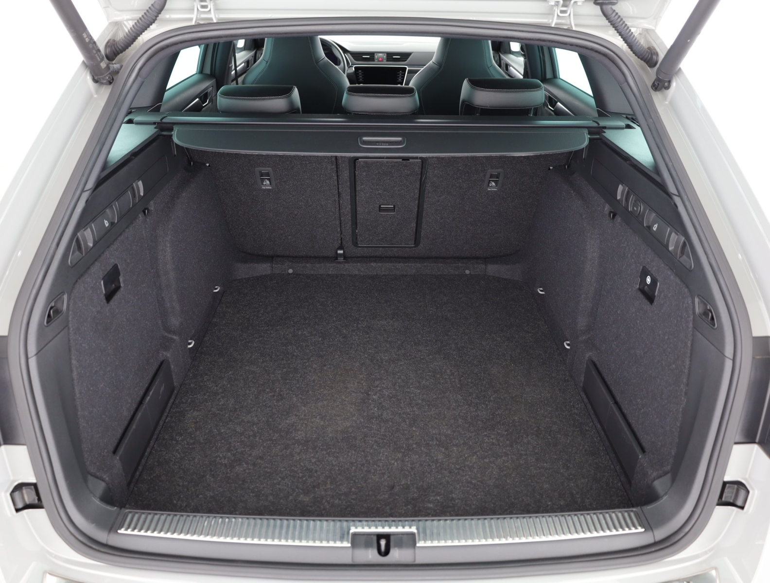 Škoda Superb - 2023