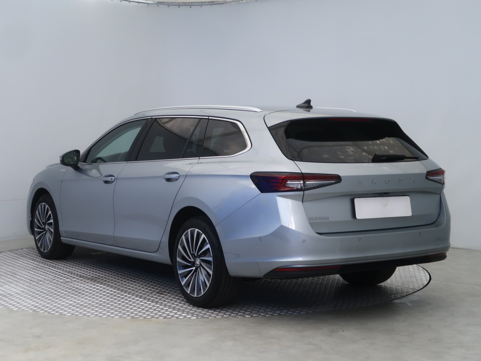 Škoda Superb - 2024