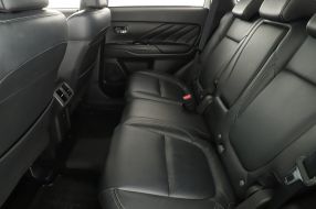 Mitsubishi Outlander - 2020